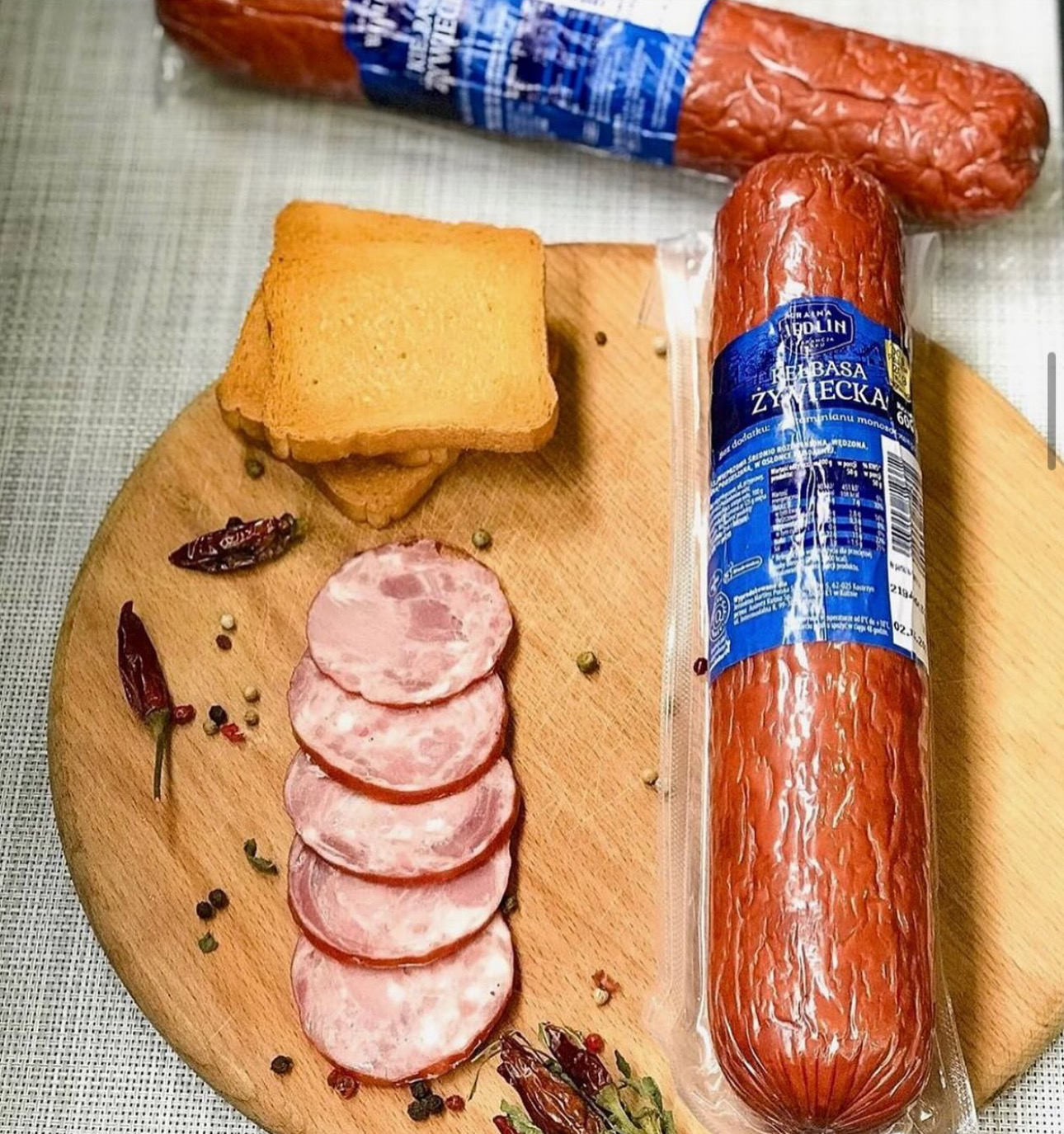 Колбаса копчена рублена Kraina Wedlin Zywiecka Kielbasa Країна Ведлін Живецька з свинини 600г